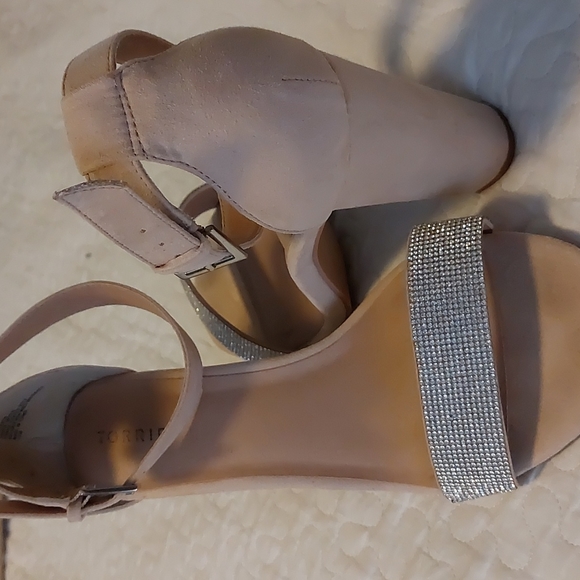 Rhinestone Nude coloured high heels - Picture 3 of 4